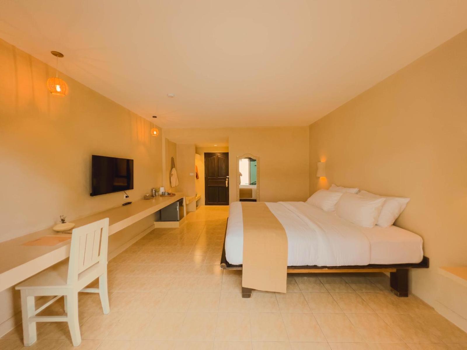 Casa Solana Hotel Patong Exterior photo