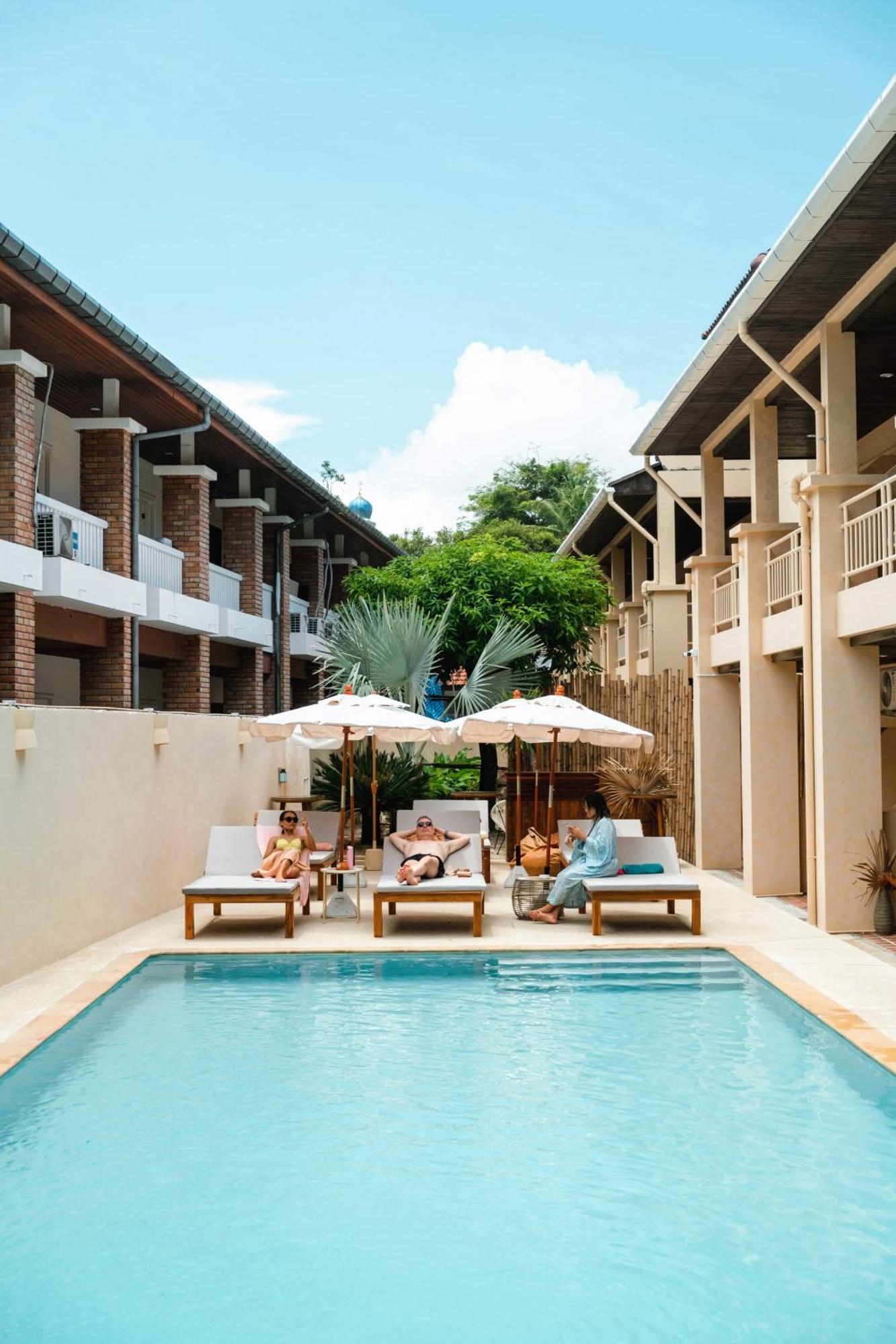 Casa Solana Hotel Patong Exterior photo